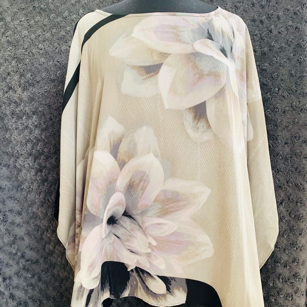 Chicos gorgeous floral poncho tunic top